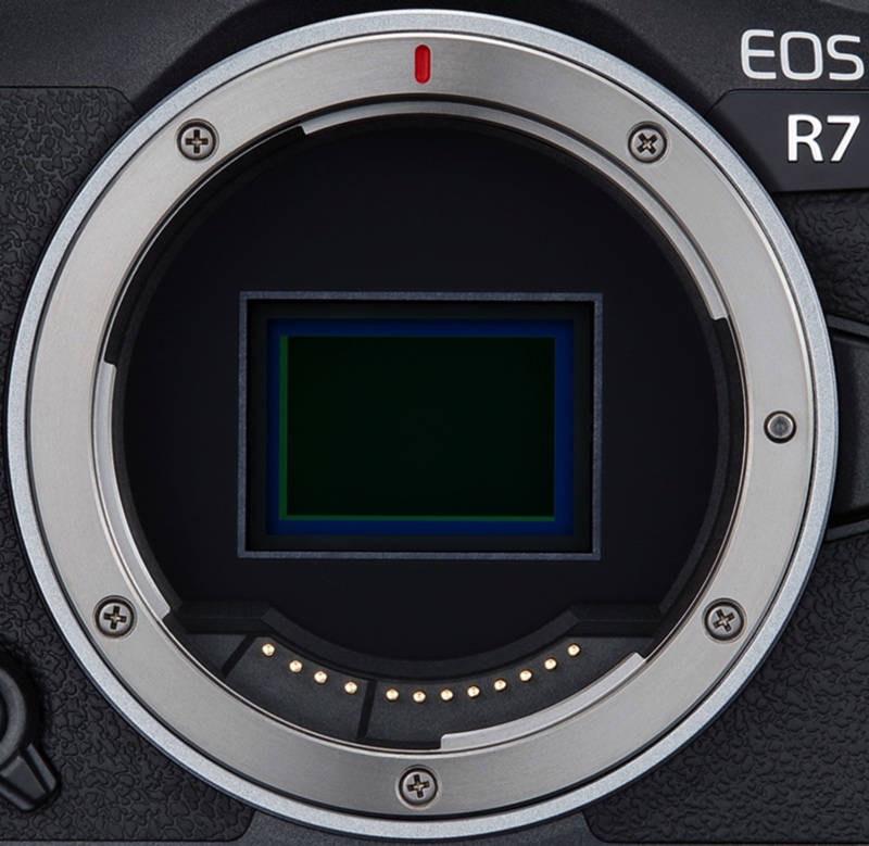 bythom canon r7sensor